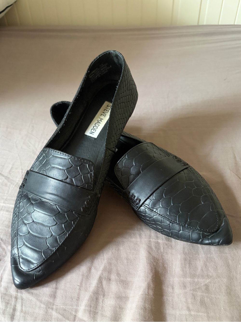 Steve Madden Embossed Y2K Pointed Toe Flat - Size 7.5